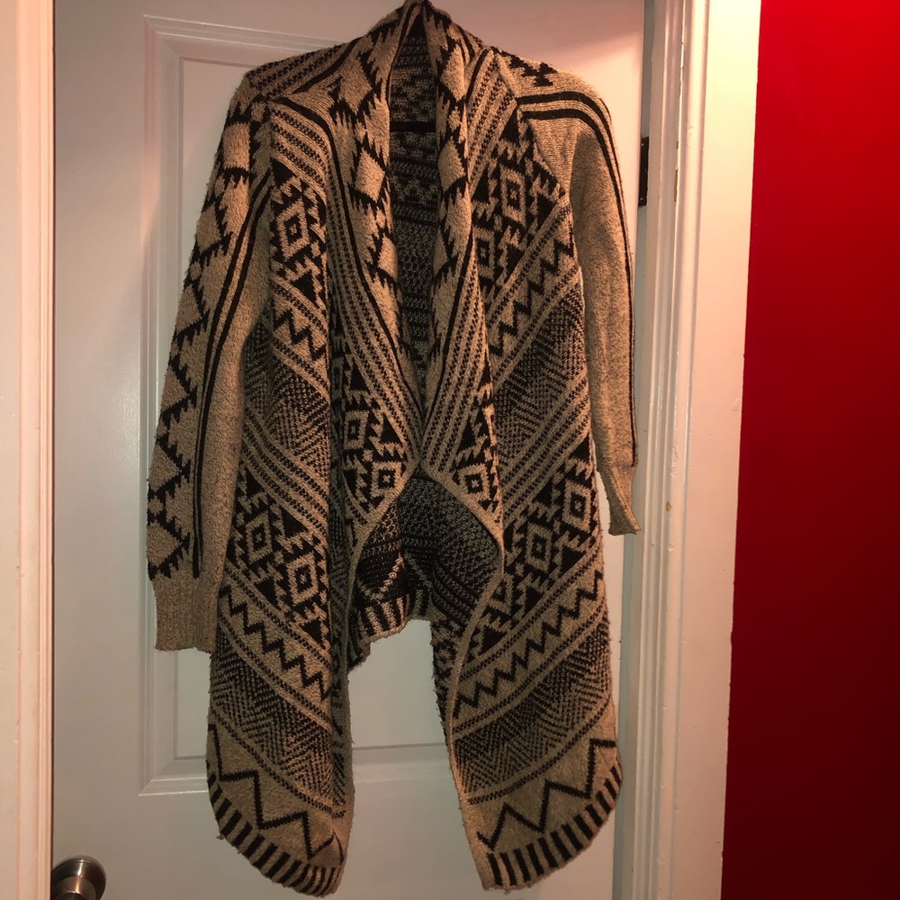 Long Sleeved Aztec Print Cardigan